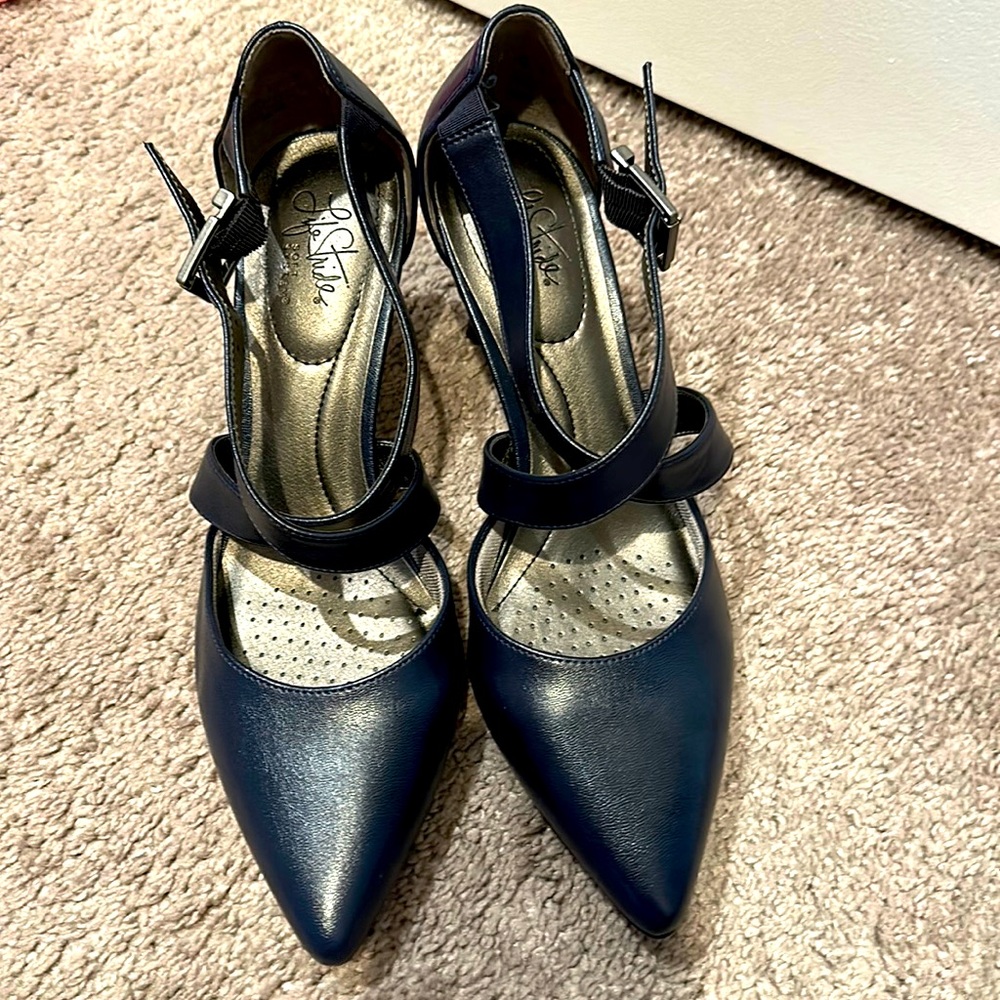 Blue pumps